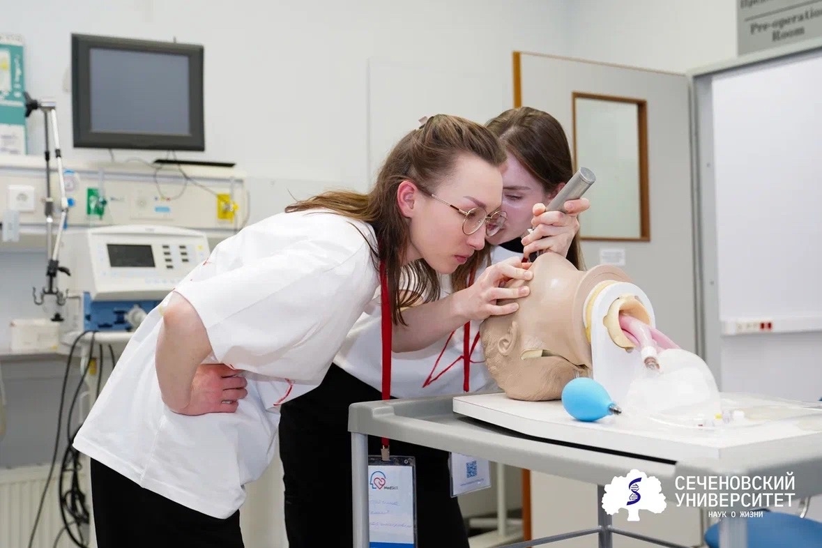 كيف يستعدّ الطلاب من دولة الإمارات العربية المتحدة لدراسة الطب في الخارج